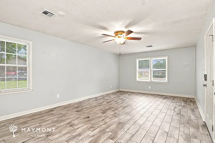 3 bed, 2.0 bath, 1575 sqft, $1,545 — Photo 2