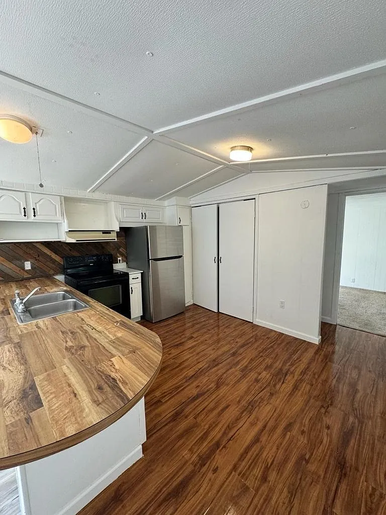 2 bed, 620 sqft, $1,300 — Photo 3