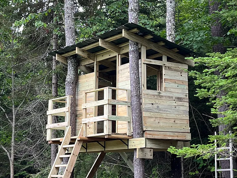 privat tree house