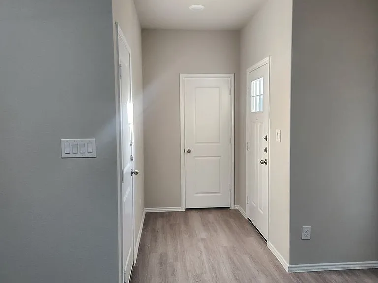 8911 FM 1560 N — Photo 44