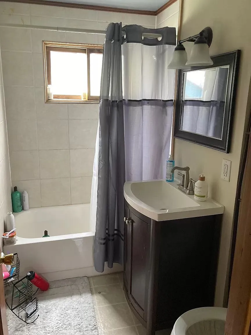 6 bed, 3289 sqft, $3,200 — Photo 4