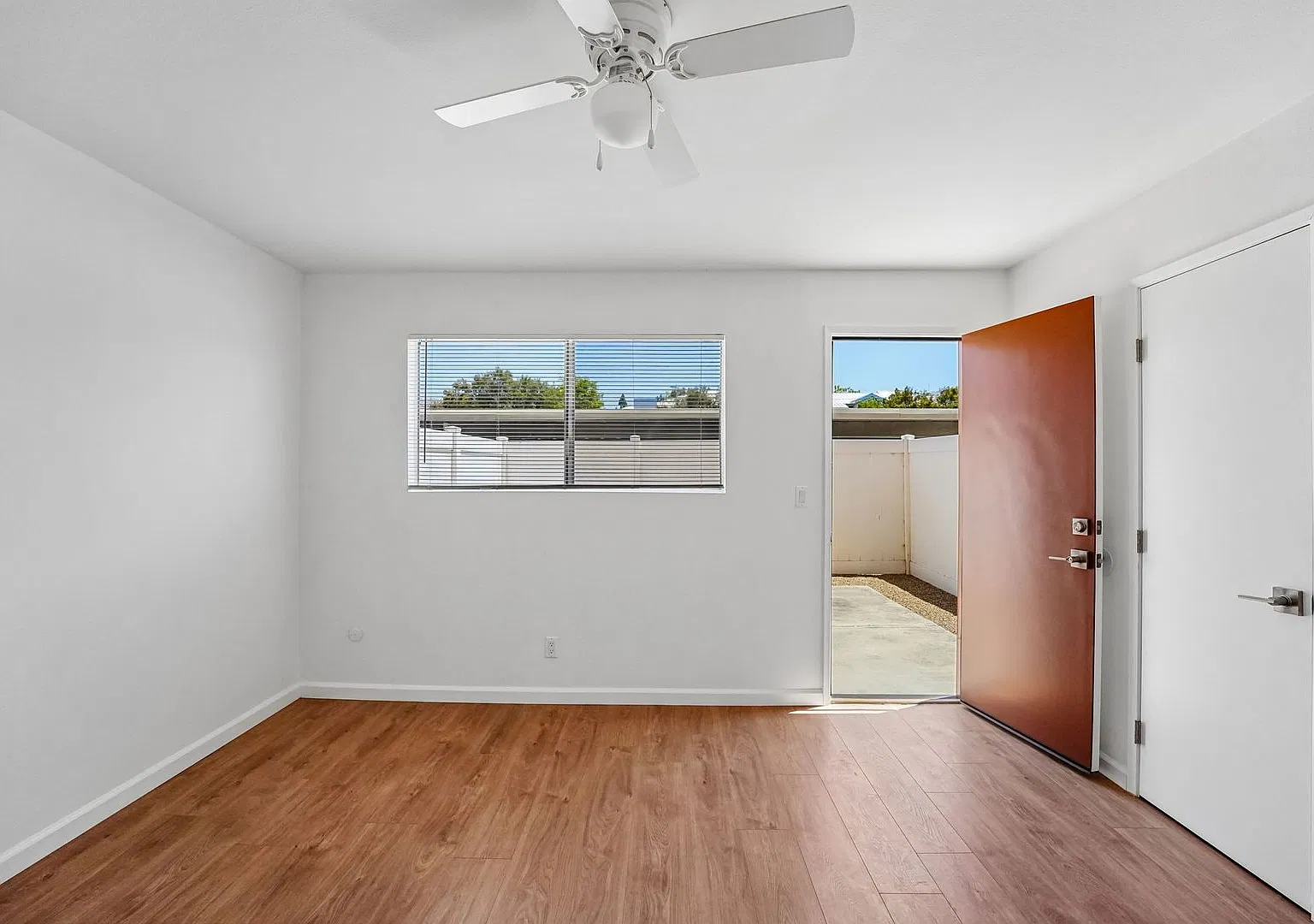 Parkhill Apts — Photo 4