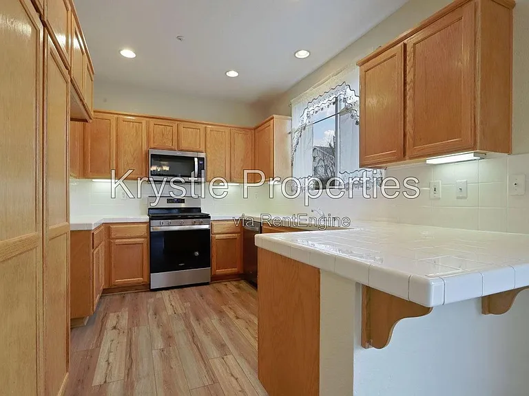 700 Westpark — Photo 12