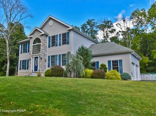 107 Starlight Dr, East Stroudsburg, PA 18302