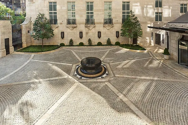 Sold by Sotheby's International Realty | media 10