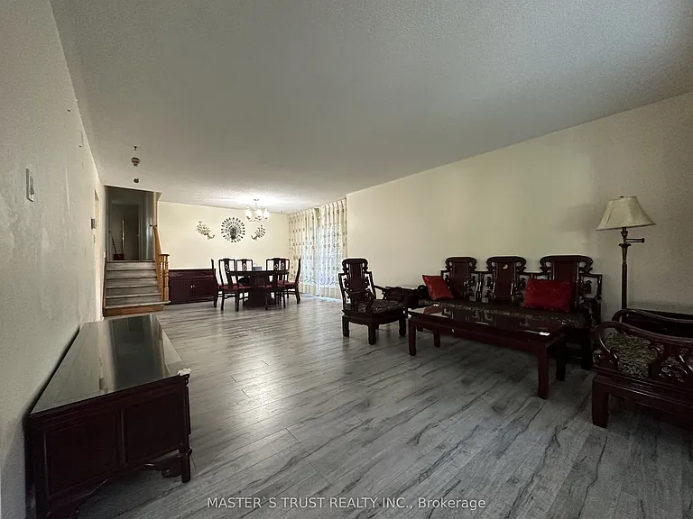 32 Castle Harbour Ln — Photo 3
