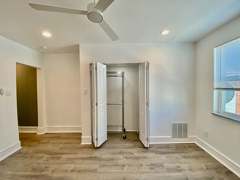 2532 S Broad St — Photo 20