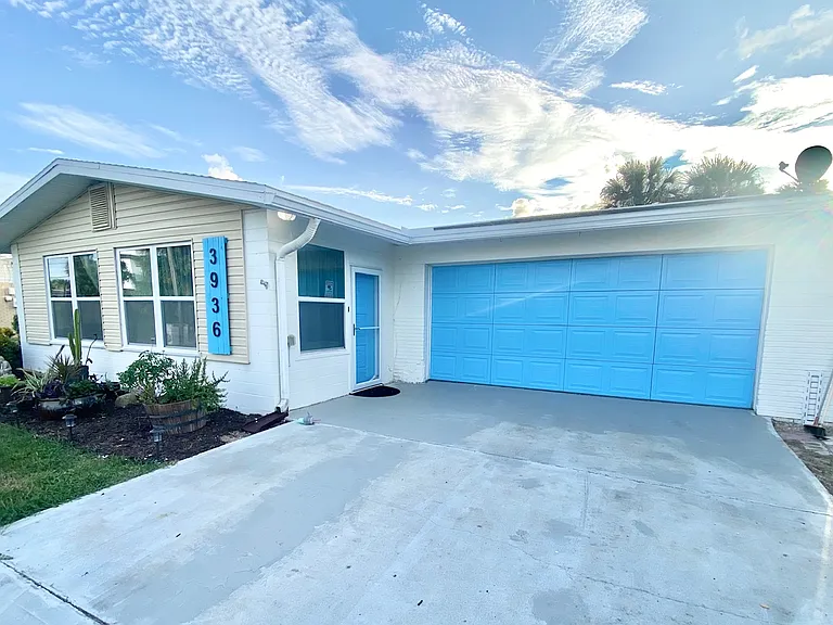 3936 Oriole Ave — Photo 2