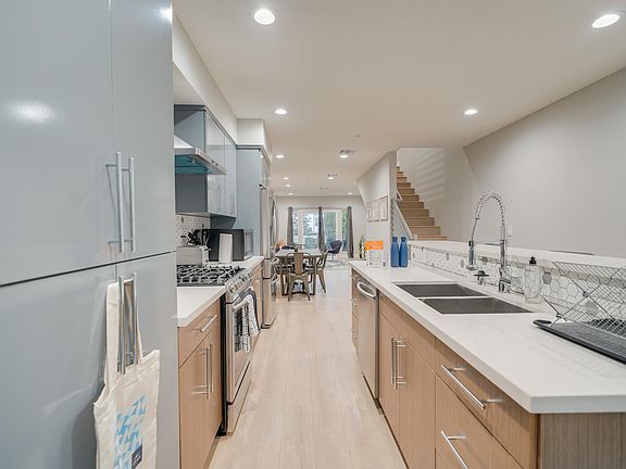 5th image of 853 1/2 N McCadden Pl