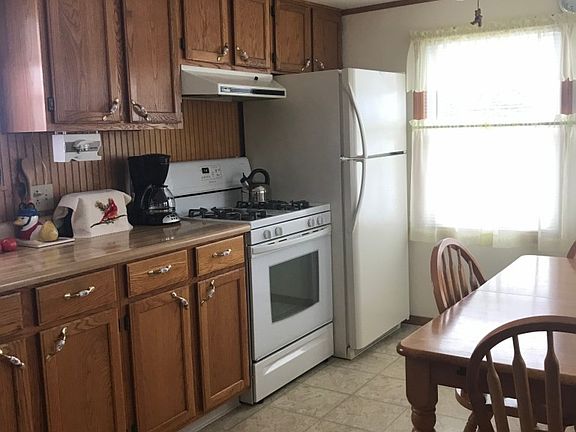 5th image of 164 Willard Ave