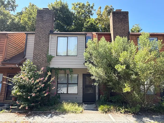 2325 Brookview Ct