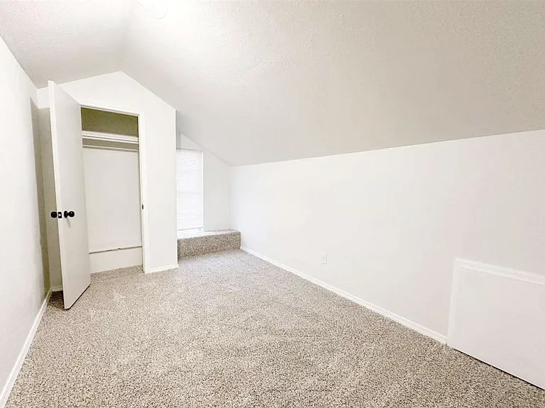 218 SE Surrey Pl — Photo 22