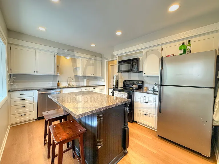 1324 E 43rd Ave — Photo 5