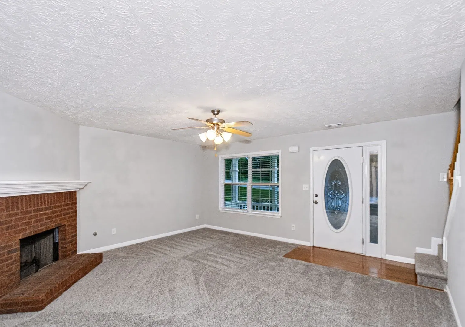 Beautifully Updated 3BR / 2 BATH with Bonus Room and Unfinished Basement! — Photo 2