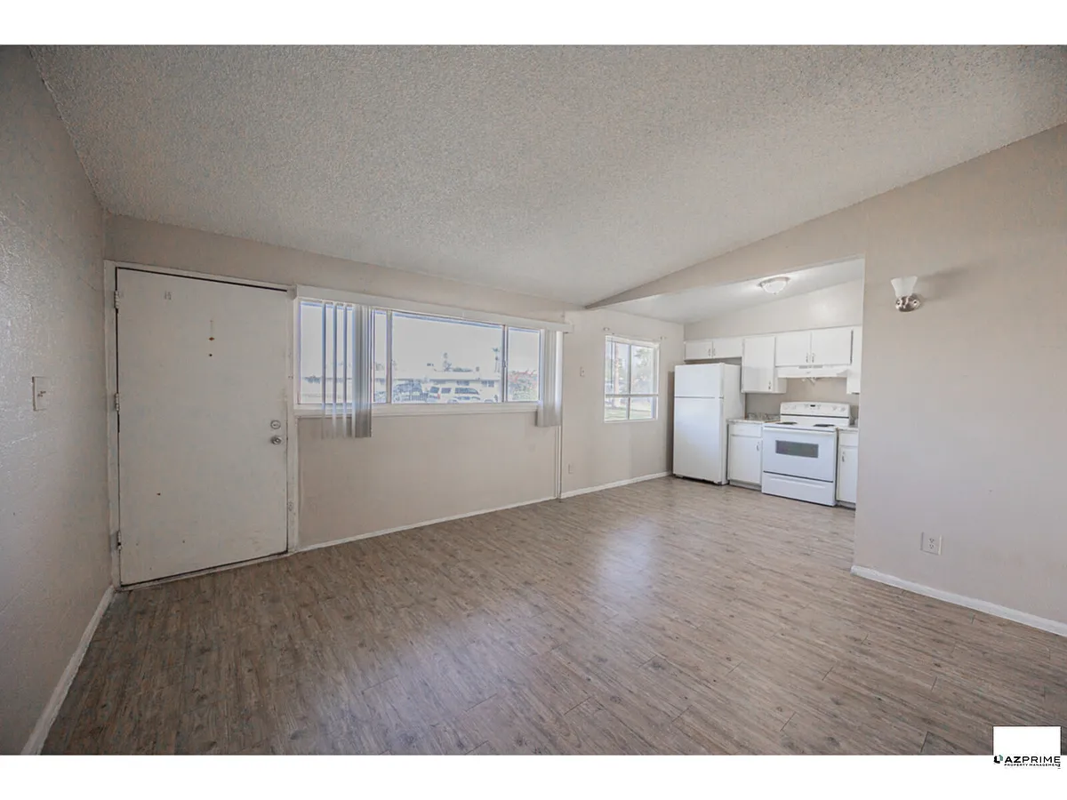 Building Photo - 2123 W Devonshire Ave #9