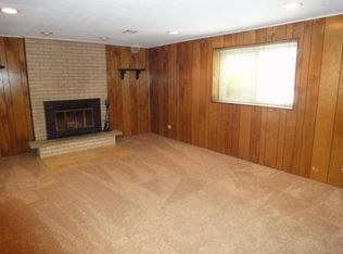 2031 W Spring Ridge Dr, Arlington Heights, IL 60004