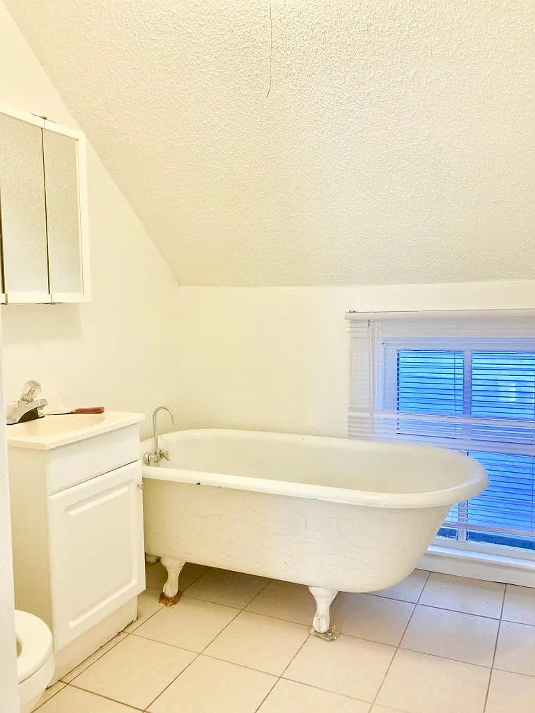 774 Case Ave E — Photo 2