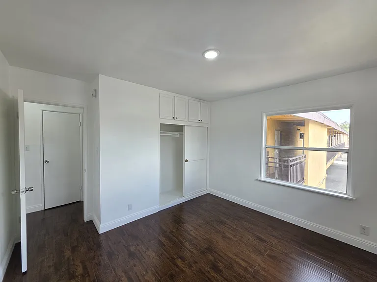 8706 Parthenia Pl #8 — Photo 16