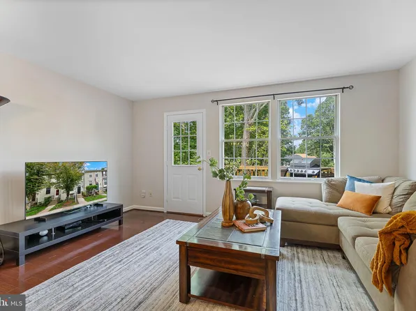 6582 Skylemar Trl, Centreville, VA 20121