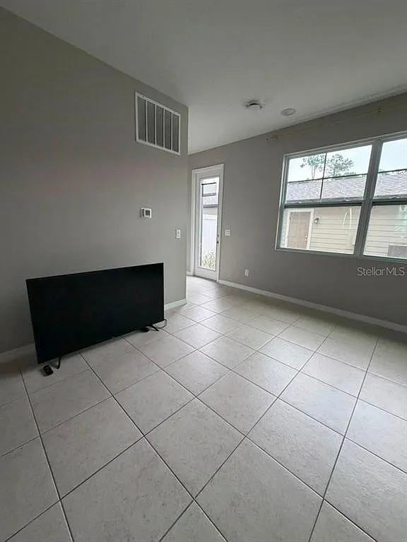 3 bed, 2.5 bath, 1624 sqft, $2,700 — Photo 2