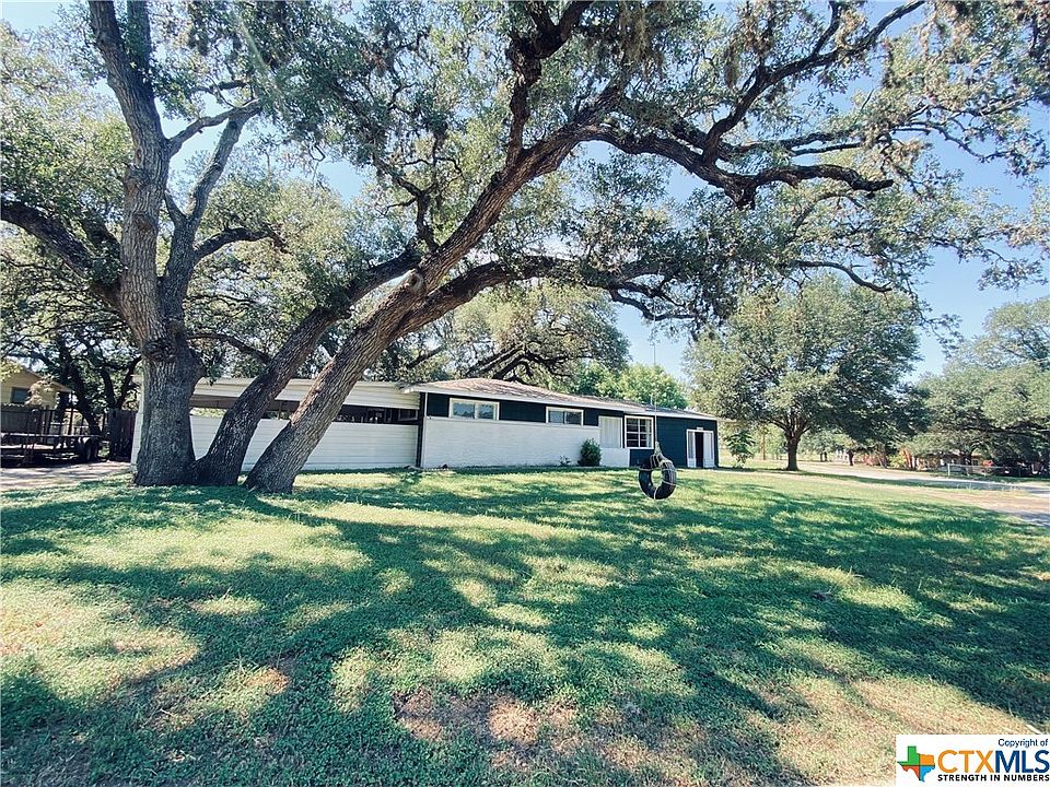 406 Hill St, Yoakum, TX 77995 Zillow