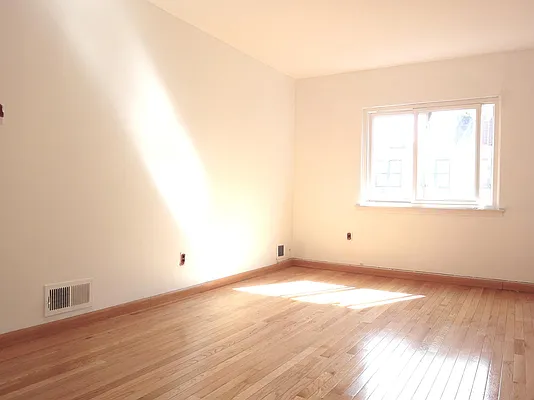 Rented by Addison Property Group | media 18