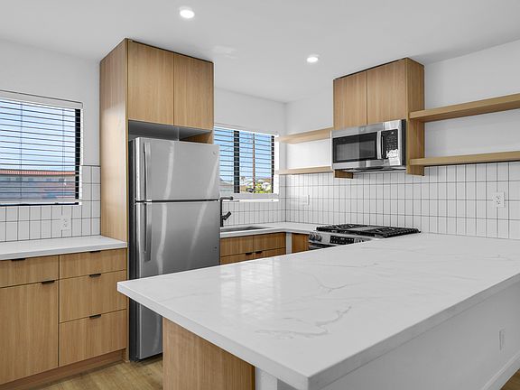 5th image of 12527 Cranbrook Ave APT 2