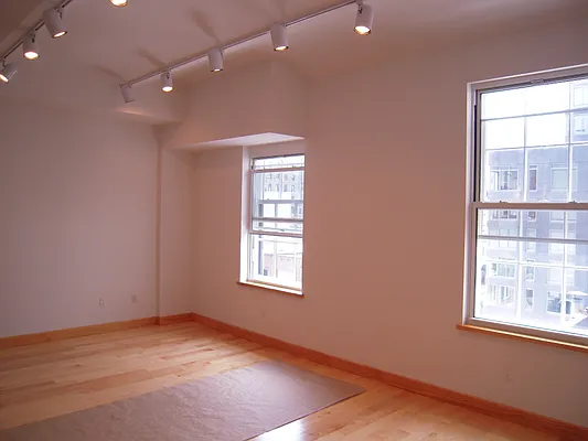 Rented by Manhattan Property Group | media 17