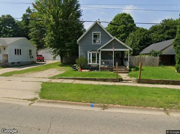 909 S Bridge St, Belding, MI 48809