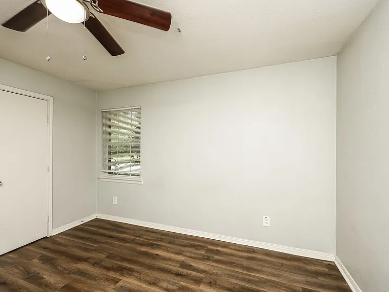 1754 E Red Bird Ln — Photo 11