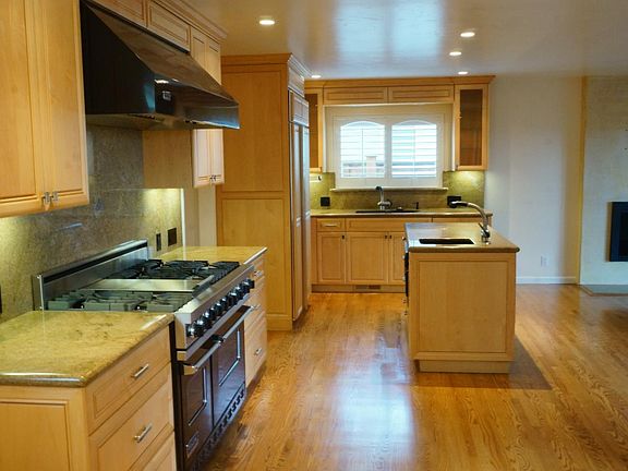 5th image of 1800 Castenada Dr