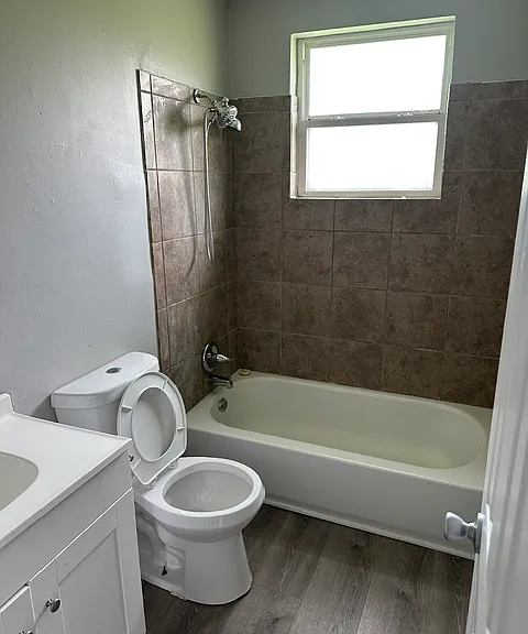 803 King Dr — Photo 4