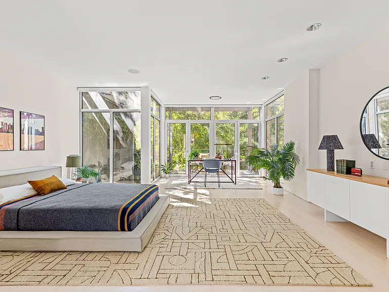 240 E 61st St #1 — Photo 12