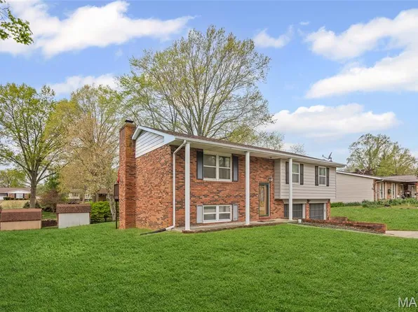 121 Britanna Dr, Belleville, IL 62226