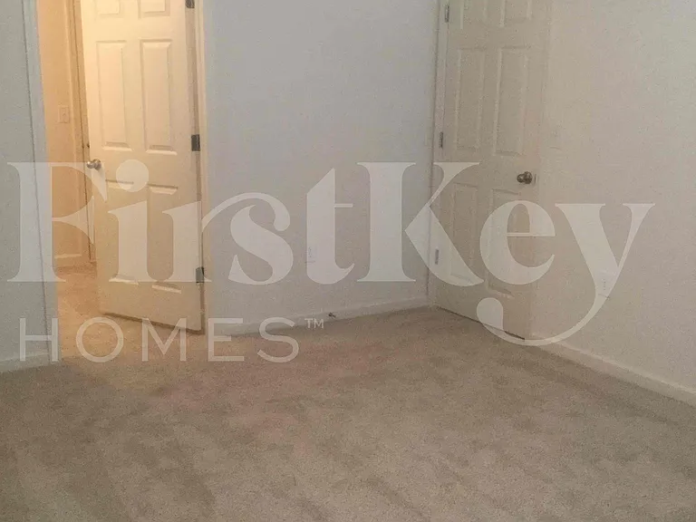 407 SW Lakehurst Dr — Photo 14