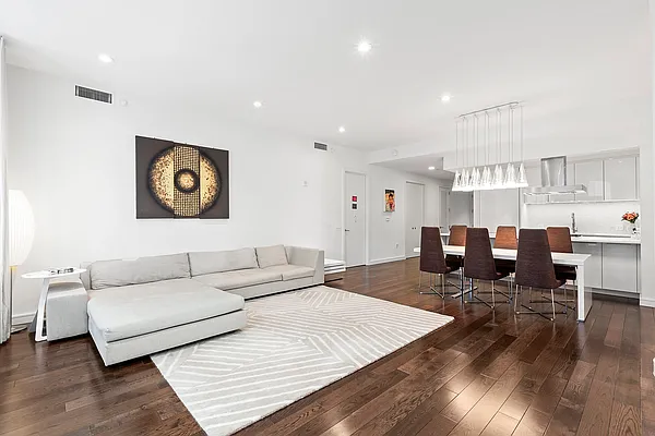 Sold by The SIMPLE Real Estate Co | media 2