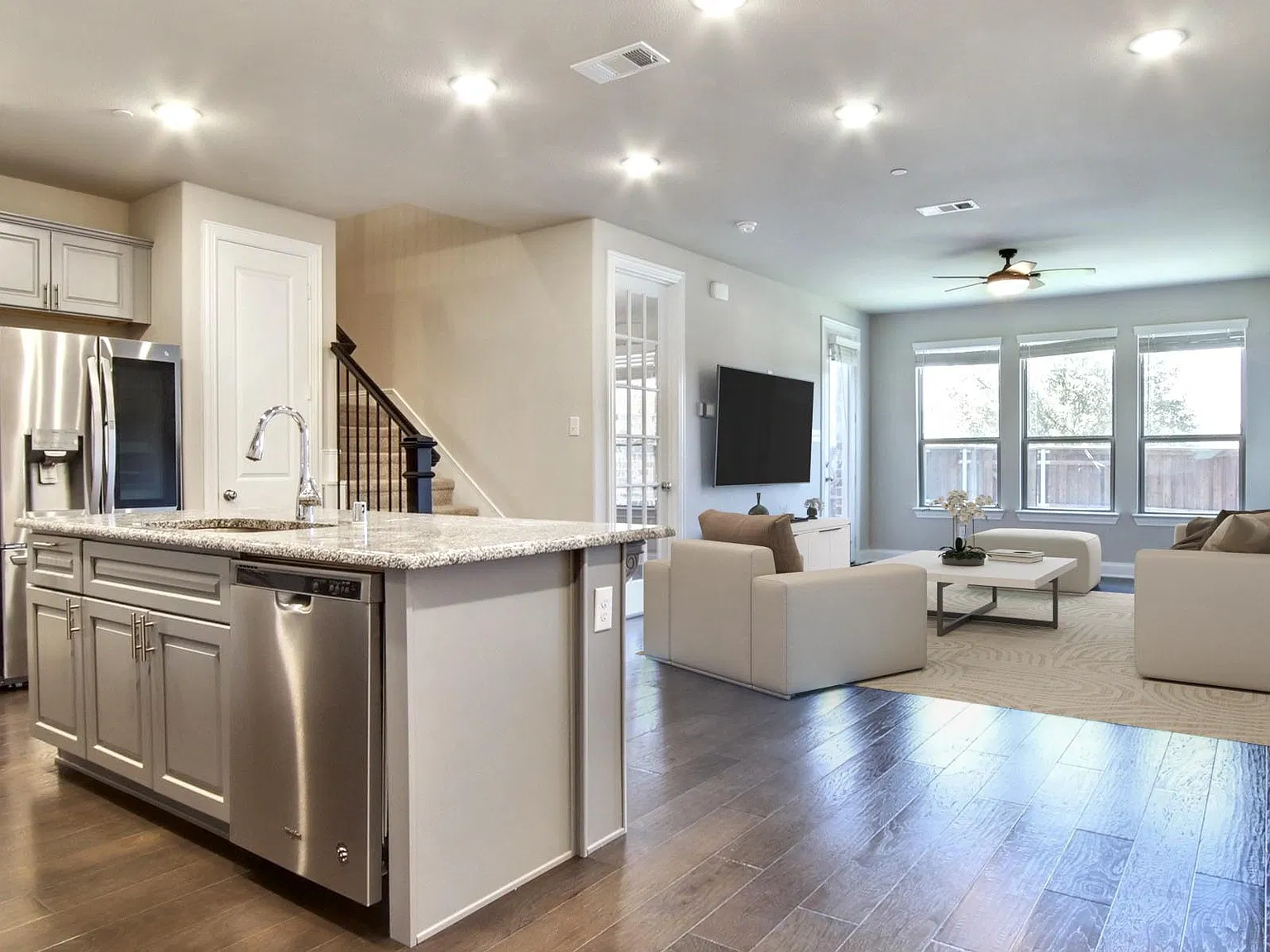 544 Sequoia Street - 1 — Photo 3