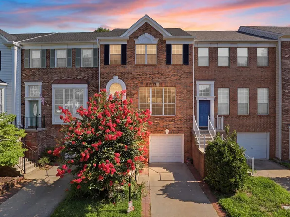 47606 Watkins Island Sq, Sterling, VA 20165
