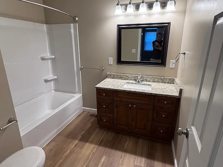 238 N Bleckley Dr — Photo 4