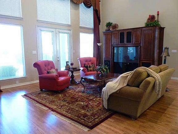 4th image of 2800 Greenview Dr