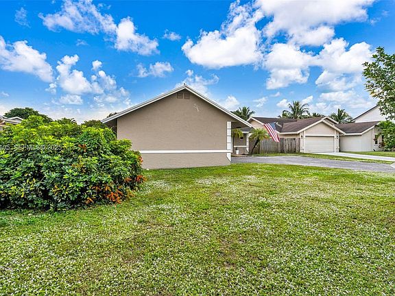2nd image of 10380 SW 49th Pl
