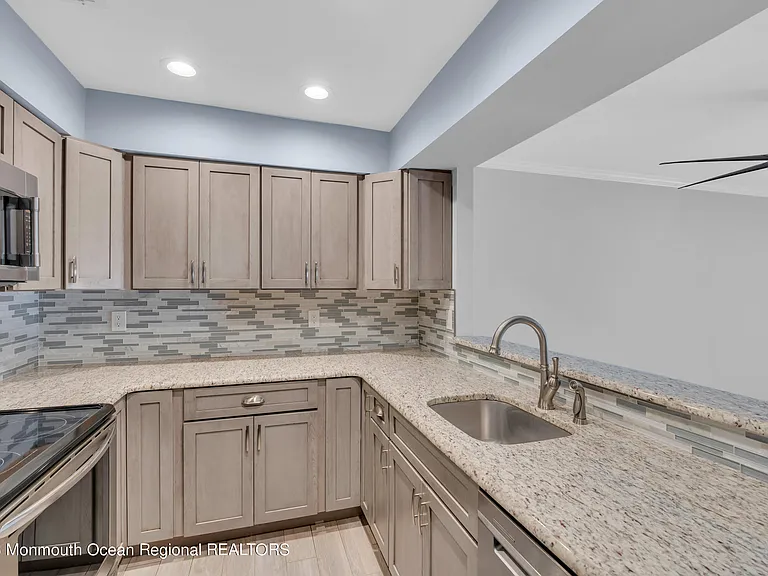4 Lisa Ct — Photo 6