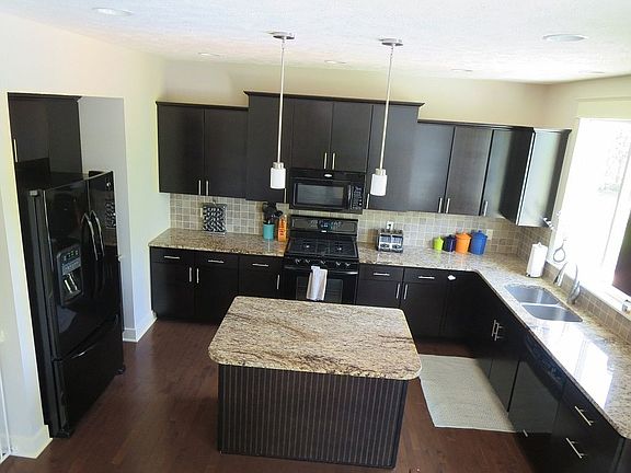 2nd image of 255 Tuckahoe Ct NE