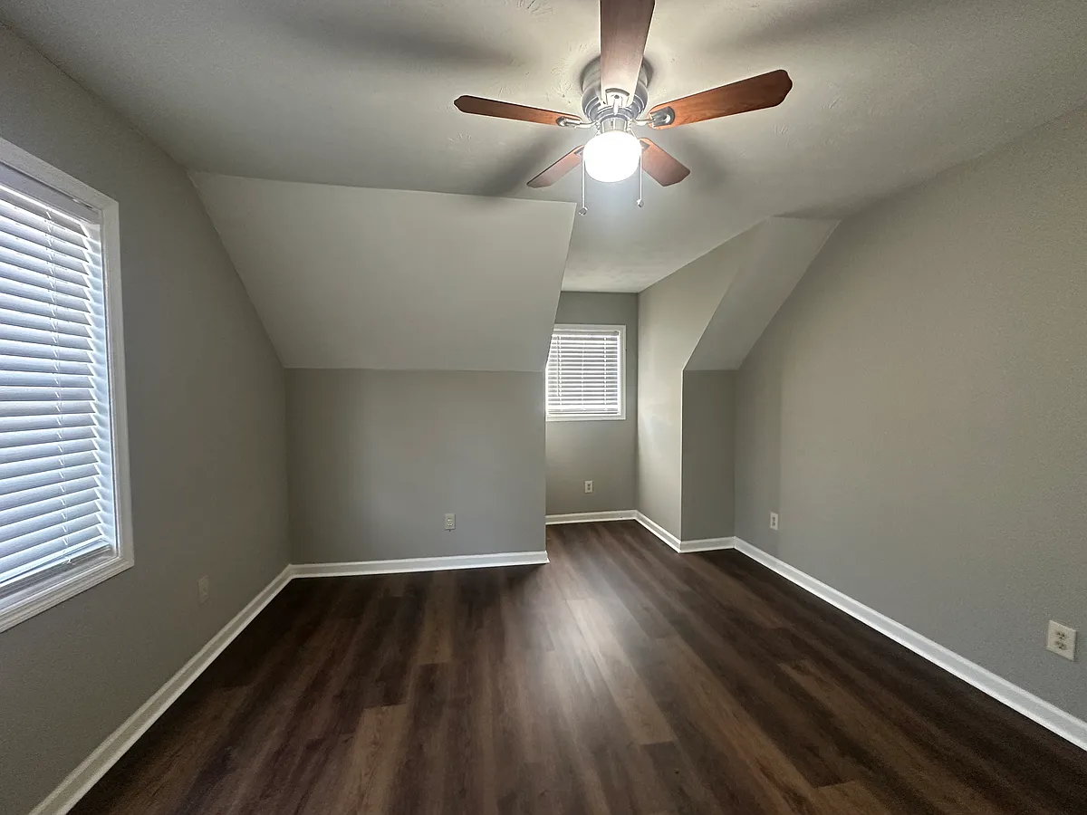Building Photo - 847 Cheyenne Ave #3