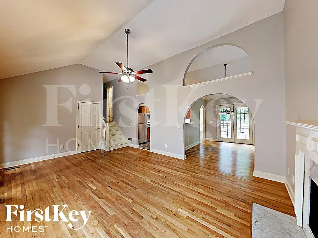 4 bed, 3.0 bath, 1862 sqft, $2,460 — Photo 2