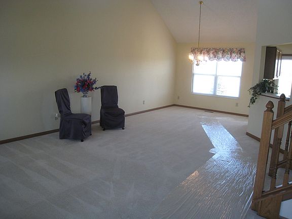 Soaring ceilings great you as you enter the Greatroom! Ceramic Entry!