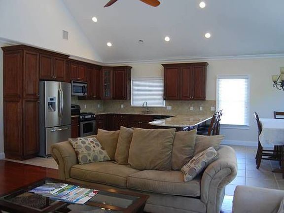4th image of 13A Center Dr