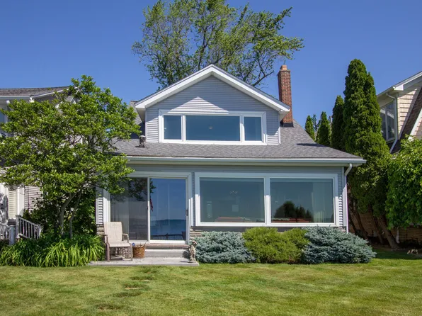 29899 E River Rd, Grosse Ile, MI 48138