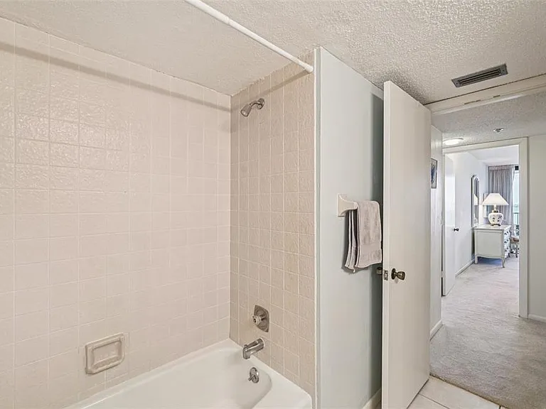 11 Sunset Dr #502 — Photo 32