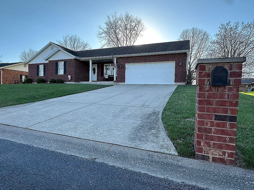 103 Lincoln Dr photo 1